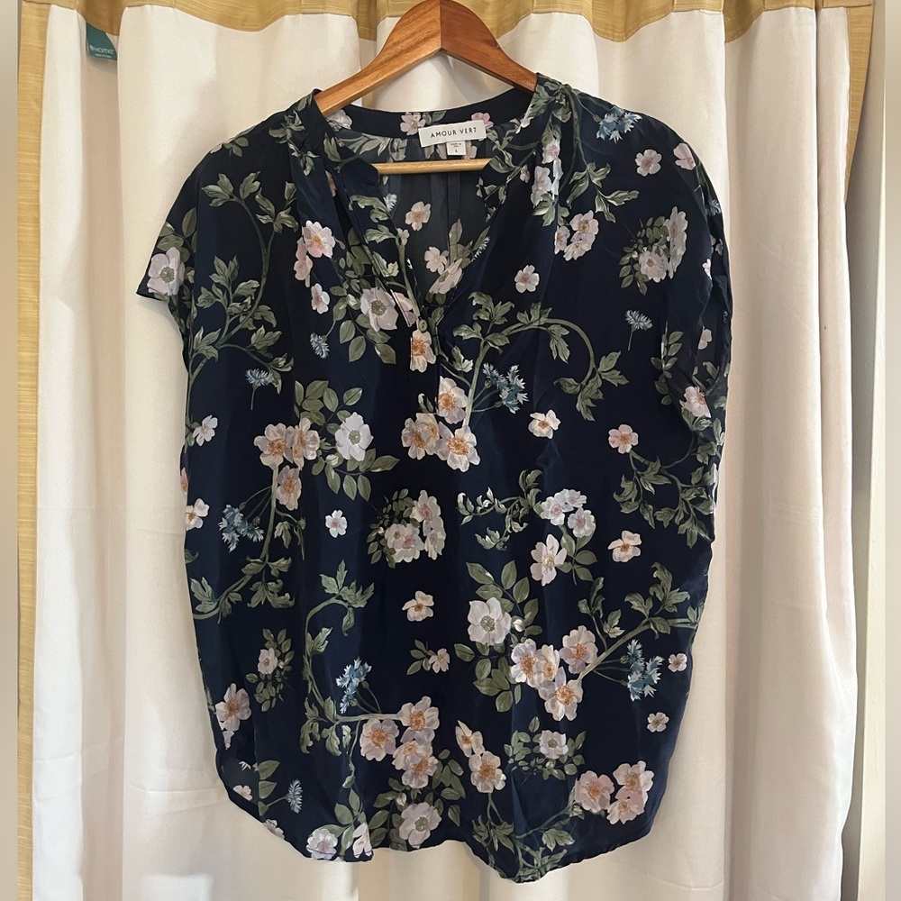 Amour Vert Navy Floral Blouse | L